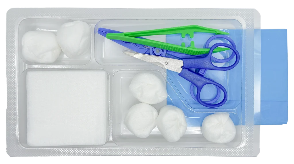Set de pansement avec pinces, ciseaux et compresses – Carton de 5 sets
