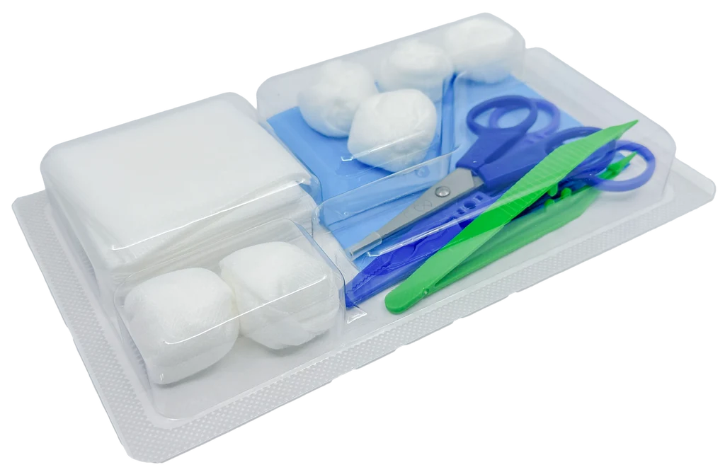 Set de pansement avec pinces, ciseaux et compresses – Carton de 5 sets