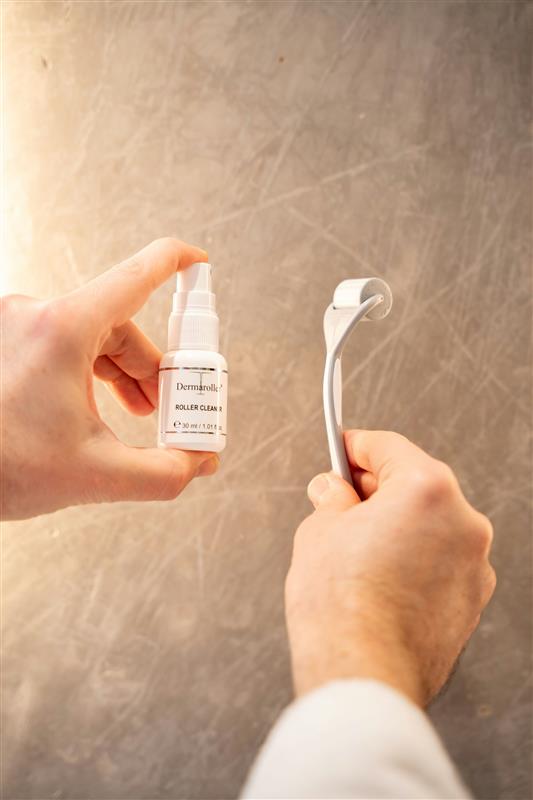 Dermaroller microneedling professionnel 9 rangées d’aiguilles avec profondeur de 1.5 mm